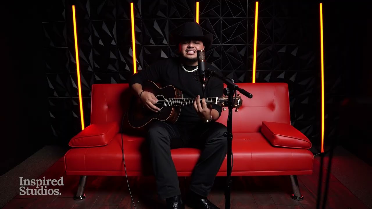 Oscar Calin Detrás De Hoja en Blanco En Vivo